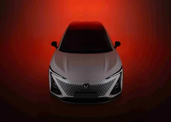 چانگان UNI-T کراس اووری متفاوت با طراحی آینده نگرانه