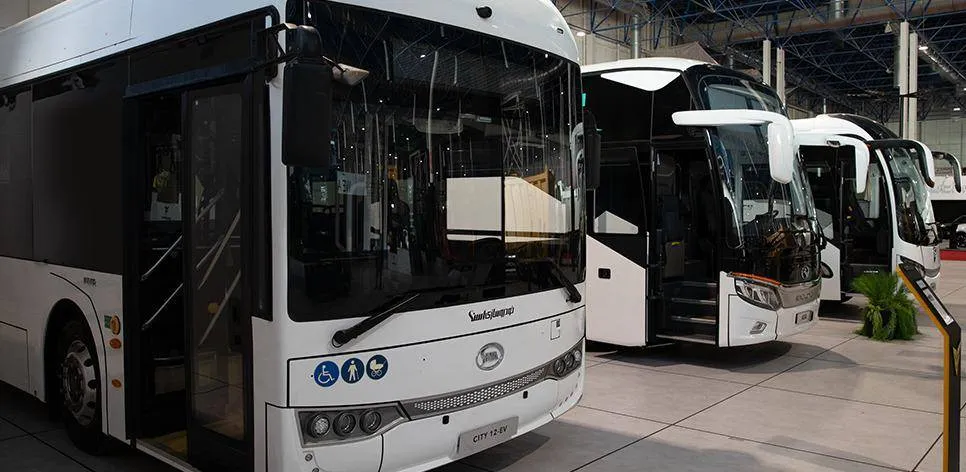 گروه بهمن با اتوبوسهای شهری اسنا به نمایشگاه مشهد میرود