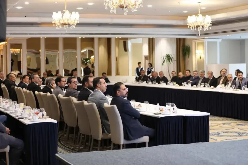 در نشست مشترک گروه بهمن و مشتریان مطرح شد؛تکریم مشتریان اصل راهبردی این گروه است