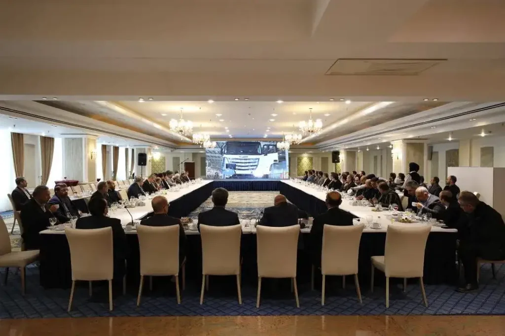 در نشست مشترک گروه بهمن و مشتریان مطرح شد؛تکریم مشتریان اصل راهبردی این گروه است