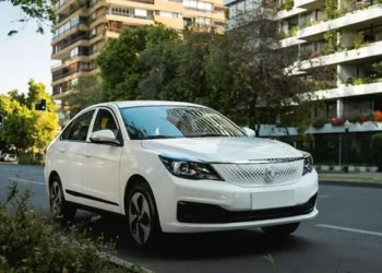 فروش اقساطی دانگ فنگ E70 برقی ویژه مهر 1404