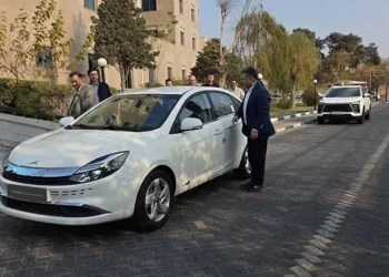بازدید مدیر عامل کرمان موتور از سدان هیبرید ملی ایگل