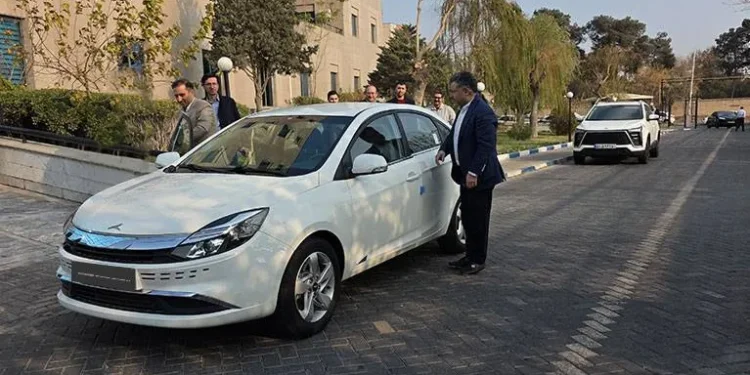 بازدید مدیر عامل کرمان موتور از سدان هیبرید ملی ایگل