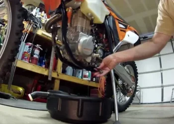 زمان تعویض روغن موتور سیکلت صفر چند کیلومتر است؟